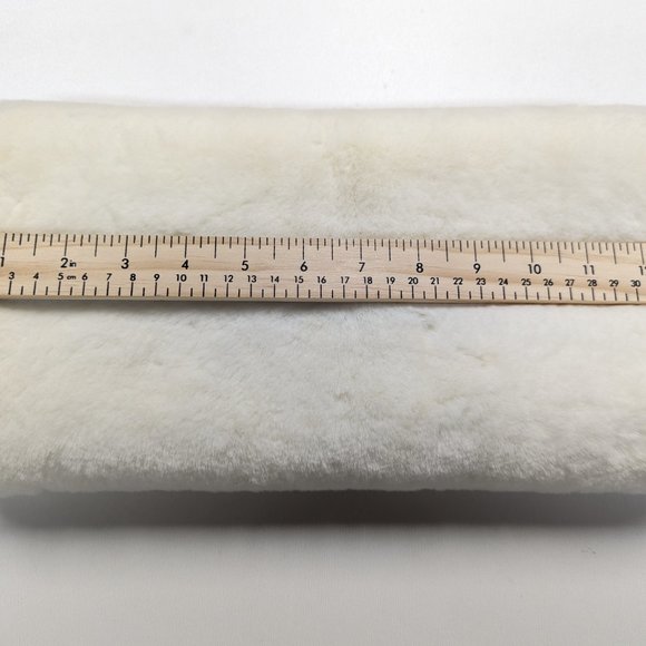 Faux Fur Hand warmer O/S - Picture 3 of 4